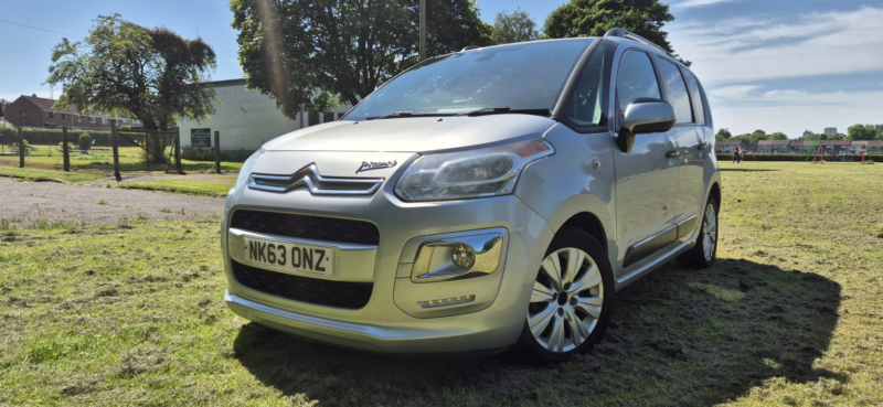 2013 Citroen C3 Picasso 1.6 Hdi Exclusive in Silver — image 1