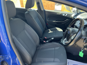 2013 Ford Fiesta 1.6 Tdci Econetic Zetec in Blue — image 5