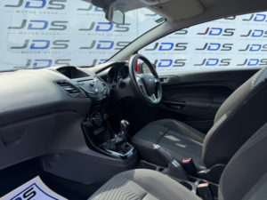 2013 Ford Fiesta 1.0t Ecoboost Zetec Hatchback 3dr Petrol Manual Euro 5 (s/s) (100 Ps) in Red — image 3