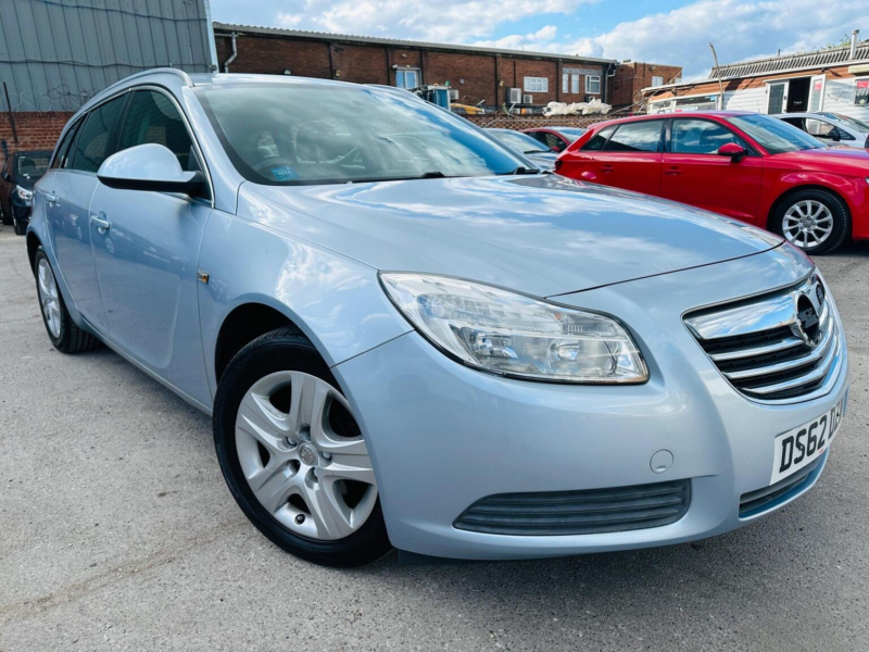 2012 Vauxhall Insignia 2.0 Cdti Exclusiv Nav Sports Tourer Auto Euro 5 5dr in Silver — image 1