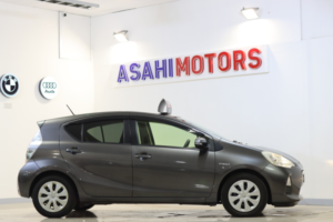 2012 Toyota Aqua 1.5l Automatic Petrol-Hybrid in Grey — image 2