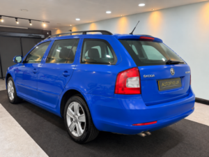 2009 Skoda Octavia 1.9 Tdi Se in Blue — image 3