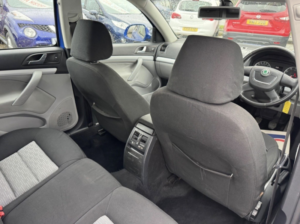 2009 Skoda Octavia 1.9 Tdi Se in Blue — image 6