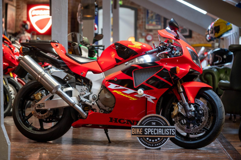 2000 Honda Vtr 1000 Vtr1000 Sp-1 Stunning Example in Red — image 1