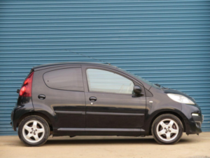 2013 Peugeot 107 1.0 12v Allure 2 Tronic Euro 5 5dr in Black — image 3