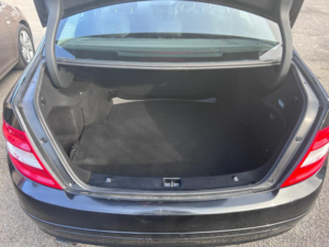 2009 Mercedes-Benz C Class 2.1 C220 Cdi Se in Black — image 5
