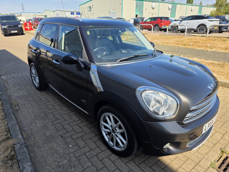 2014 MINI Countryman 1.6 Cooper All4 Countryman Auto in Grey — image 1