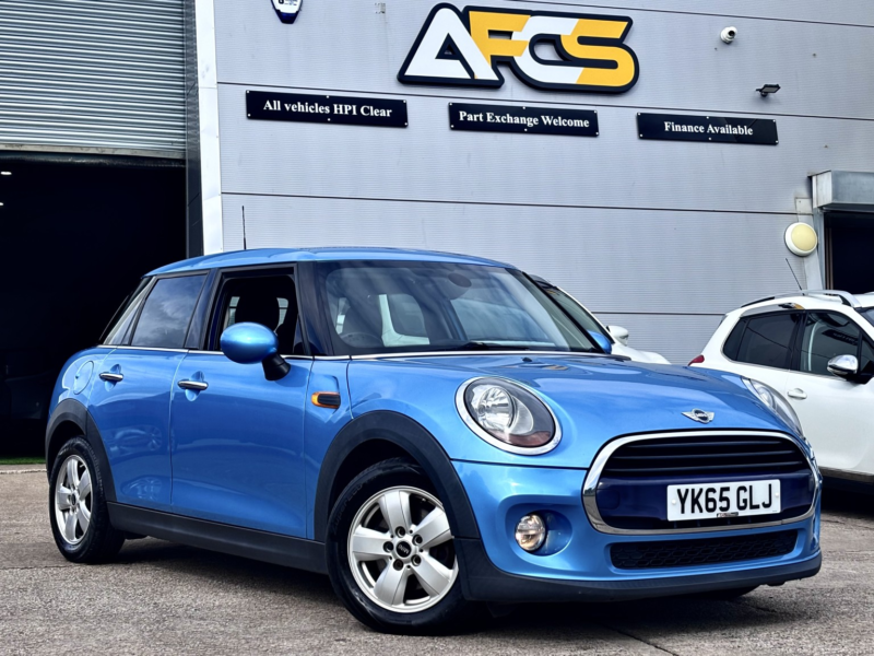 2015 MINI Hatch 1.5 5-Door Hatch Cooper D in Blue — image 1