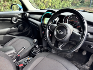 2015 MINI Hatch 1.5 5-Door Hatch Cooper D in Blue — image 3