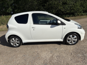 2011 Toyota Aygo 1.0 Vvt-I Go in White — image 2