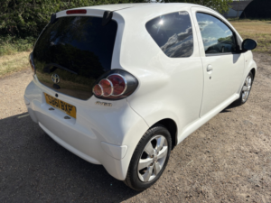 2011 Toyota Aygo 1.0 Vvt-I Go in White — image 3
