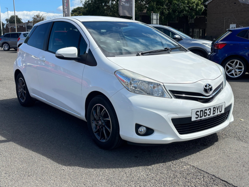 2013 Toyota Yaris Vvt-I Edition in White — image 1