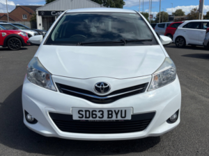 2013 Toyota Yaris Vvt-I Edition in White — image 2
