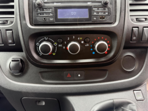 2020 Renault Trafic 2.0 Dci Energy 30 Business+ Lwb Standard Roof Euro 6 (s/s) 5dr in White — image 4