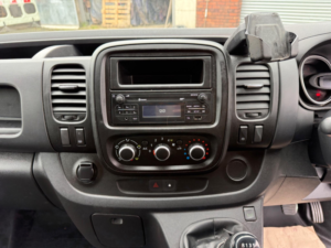 2020 Renault Trafic 2.0 Dci Energy 30 Business+ Lwb Standard Roof Euro 6 (s/s) 5dr in White — image 5