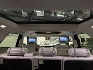2018 Land Rover Discovery 3.0 Td V6 Hse Luxury in Silver — image 2