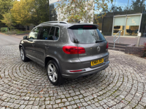 2015 Volkswagen Tiguan 2.0 Tdi Bluemotion Tech R-Line Edition DSG 4WD Euro 6 (s/s) 5dr in Grey — image 4