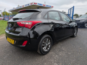 2013 Hyundai I30 1.6 Crdi Blue Drive Active in Black — image 4
