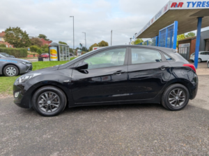 2013 Hyundai I30 1.6 Crdi Blue Drive Active in Black — image 6