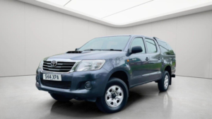 2014 Toyota Hilux 2.5 D-4d Active 4WD Euro 5 4dr in Grey — image 3