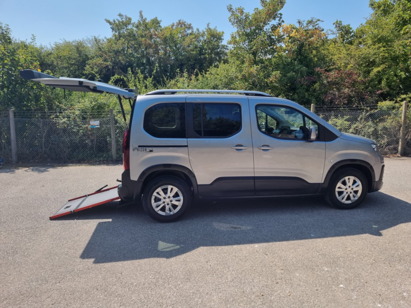 2021 Peugeot Rifter 1.2 Puretech Allure in Grey — image 1