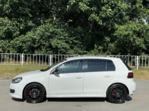 2010 Volkswagen Golf 1.6 Tdi Bluemotion Euro 5 (s/s) 5dr in White — image 4