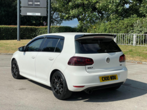 2010 Volkswagen Golf 1.6 Tdi Bluemotion Euro 5 (s/s) 5dr in White — image 5