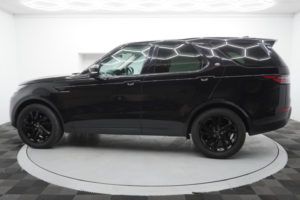 2018 Land Rover Discovery 2.0 Si4 Hse Auto 4WD Euro 6 (s/s) 5dr in Black — image 5