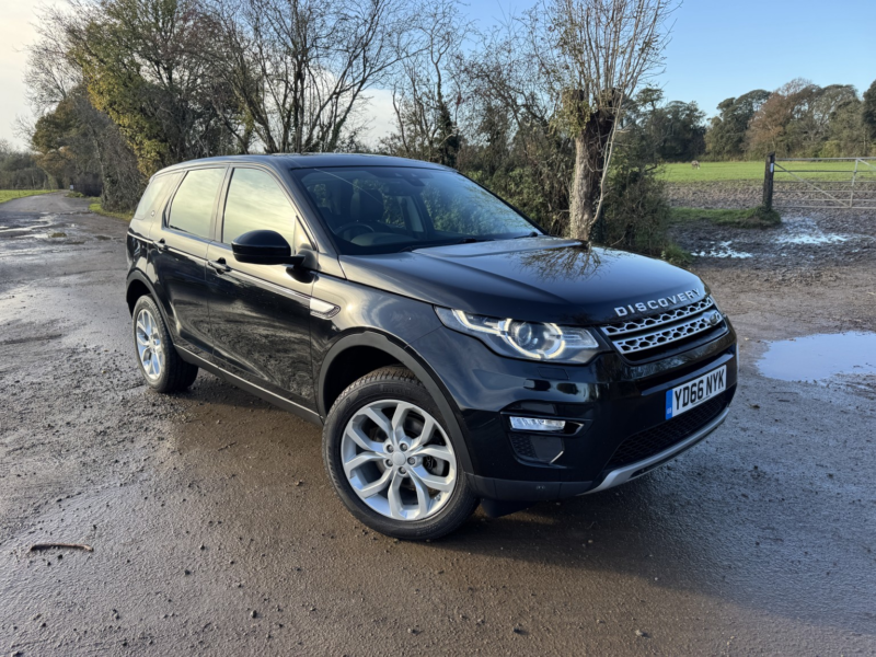 2016 Land Rover Discovery Sport 2.0 Td4 Hse in Black — image 1