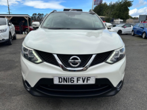 2016 Nissan Qashqai 1.2 Dig-T N-Tec+ 2WD Euro 6 (s/s) 5dr in White — image 2