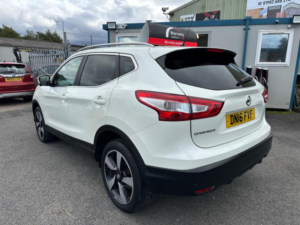 2016 Nissan Qashqai 1.2 Dig-T N-Tec+ 2WD Euro 6 (s/s) 5dr in White — image 4