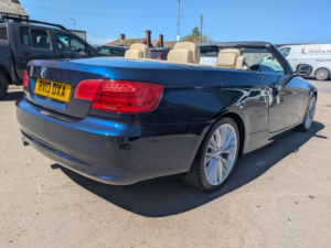 2013 BMW 3 Series 2.0 320i Se Convertible in Blue — image 2
