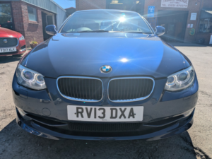 2013 BMW 3 Series 2.0 320i Se Convertible in Blue — image 5