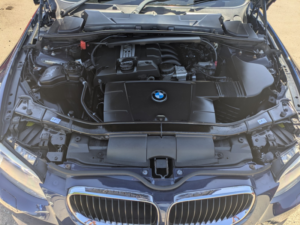 2013 BMW 3 Series 2.0 320i Se Convertible in Blue — image 6