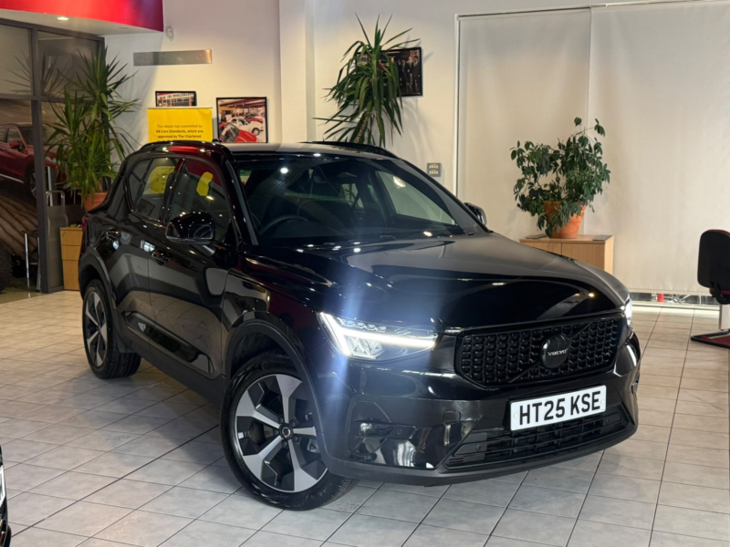 2025 Volvo Xc40 2.0 Plus Dark B4 (197 Hp) in Black — image 1