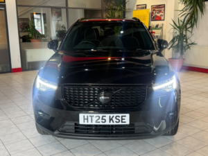 2025 Volvo Xc40 2.0 Plus Dark B4 (197 Hp) in Black — image 4
