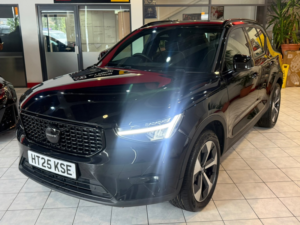 2025 Volvo Xc40 2.0 Plus Dark B4 (197 Hp) in Black — image 5