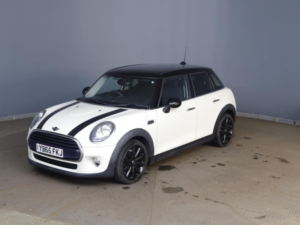 2015 MINI Hatch 1.5 Cooper D Euro 6 (s/s) 5dr in White — image 5