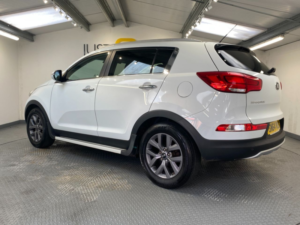 2014 Kia Sportage 1.6 Gdi Ecodynamics 2 SUV 5dr Petrol Manual 2WD Euro 5 (s/s) (133 Bhp) in White — image 4