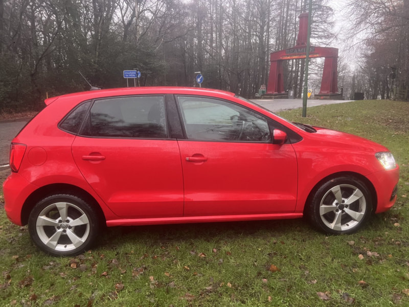 2017 Volkswagen Polo 1.0 Tsi Sel in Red — image 1
