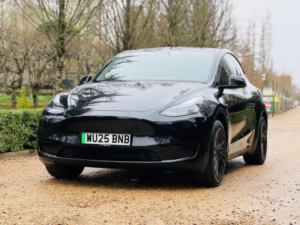 2025 Tesla Model Y Long Range Auto Rwd 5dr in Black — image 2