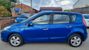 2010 Renault Scenic 1.6 Vvt Dynamique Tomtom in Blue — image 3
