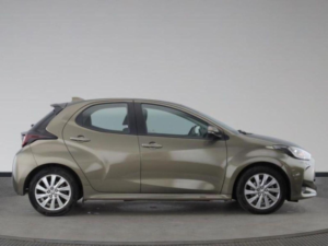 2023 Toyota Yaris 1.5 Vvt-H Icon E-CVT Euro 6 (s/s) 5dr in Bronze — image 3
