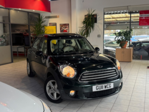 2011 MINI Countryman 2.0 Cooper D All4 Countryman Auto in Green — image 3