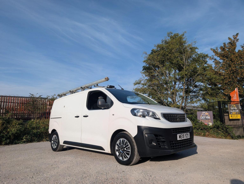 2019 Peugeot Expert 1.6 Bluehdi 1000 Professional Standard Panel Van Mwb Euro 6 6dr in White — image 1