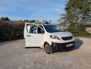 2019 Peugeot Expert 1.6 Bluehdi 1000 Professional Standard Panel Van Mwb Euro 6 6dr in White — image 5