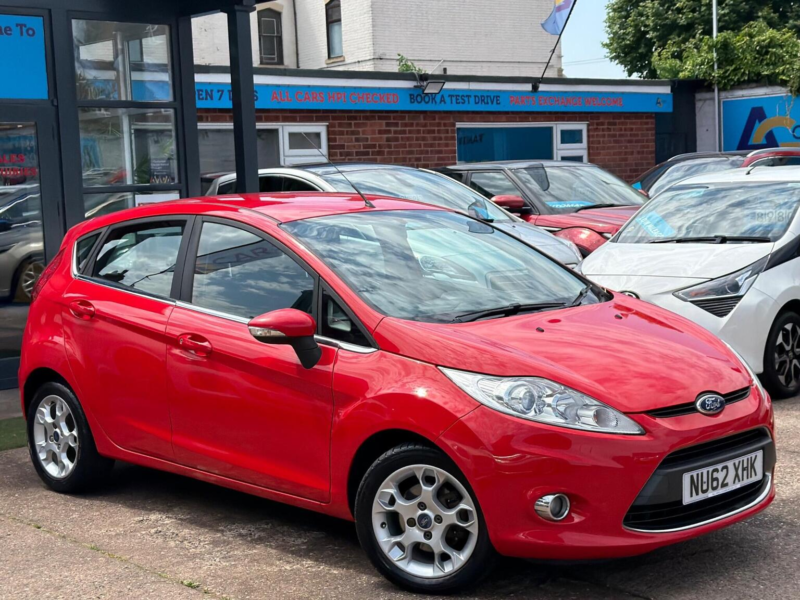 2012 Ford Fiesta 1.4 Zetec 5dr in Red — image 1