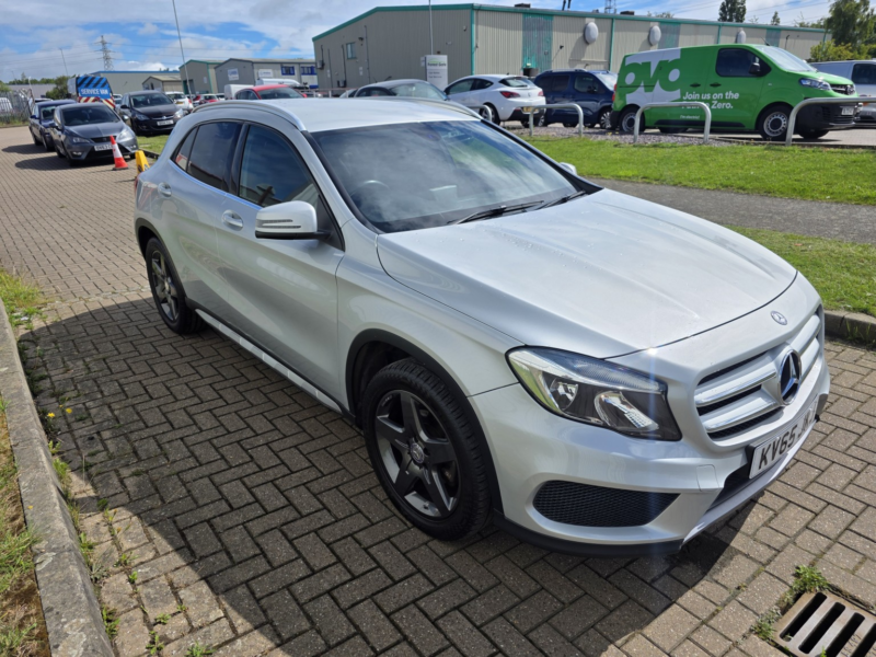 2015 Mercedes-Benz Gla 2.1 Gla200d Amg Line in Silver — image 1