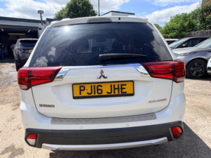 2016 Mitsubishi Outlander Di-D Gx 3 in White — image 2