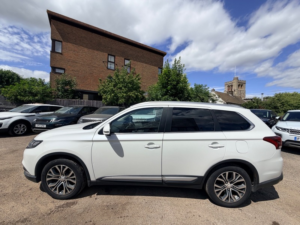 2016 Mitsubishi Outlander Di-D Gx 3 in White — image 3